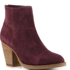 Steve Madden Suede Ankle Boot in Burgundy Size 9